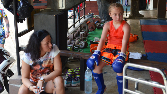 Fat hit muay thai teen bruni